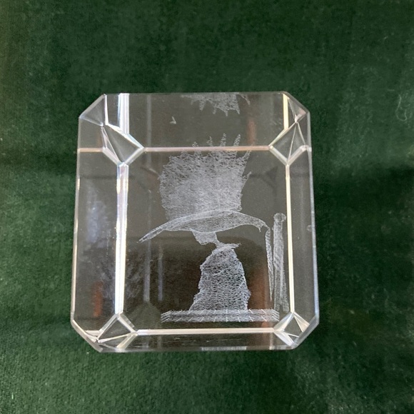 Glass Cube 3D Laser Etched Eagle with 2 American Flags Flying  Globe Hologram - Picture 3 of 12